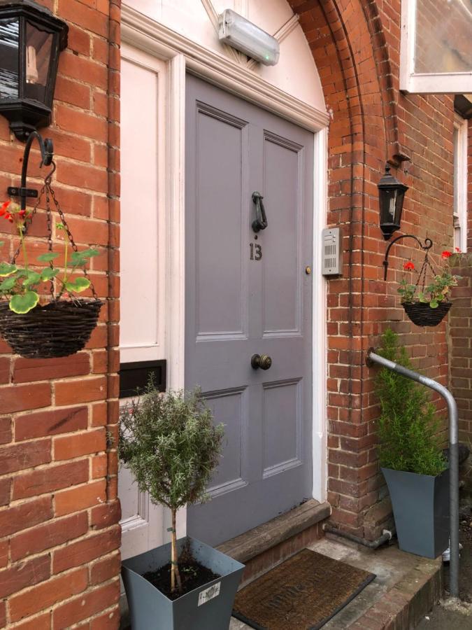 Canterbury Accommodations With Free Car Park Onsite And High Speed Wifi Exterior foto
